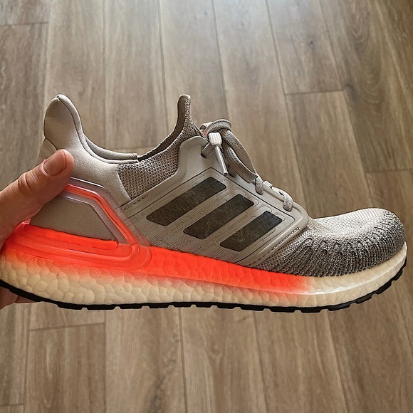 Men’s 9/ women’s 10.5 running shoes - Picture 2 of 3